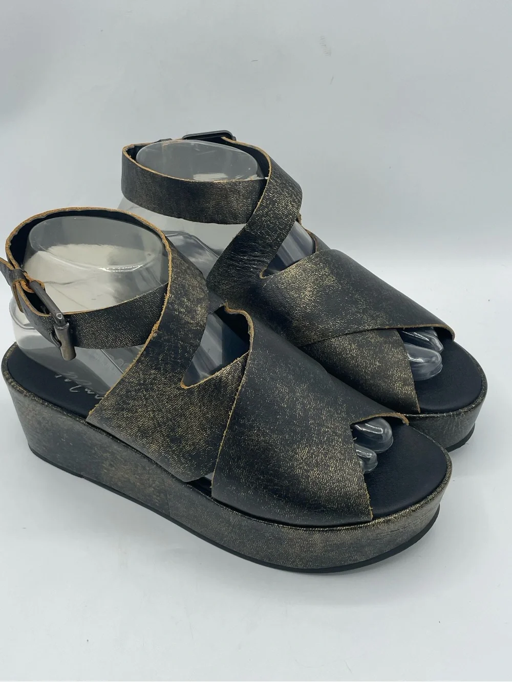 Amuse Society x Matisse Black Leather Platform Sandals Gold Metallic Wash